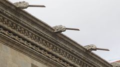 Patrimonio pide que se acorte ya la lanza de la �nica g�rgola antropomorfa, a la derecha
