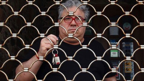 9 de abril,  d�a 26 de confinamiento. Un mes con cero ingresos. En plena Semana Santa, muchos negocios de hosteler�a ya advert�an que para el sector lo peor todav�a estaba por llegar. En la imagen, Jos� Manuel Castro, due�o del asador El Atl�ntico en A Coru�a, alertaba en La Voz que �mucha gente va a quedar en el camino, no habr� fluidez�.