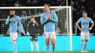 Mingueza, Radu, Fer L�pez y Starfelt se lamentan despu�s de que el Celta encajara un gol ante el Osasuna.