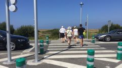 El sem�foro de las salinas de Noalla ordena el tr�nsito en la PO-308 en A Lanzada