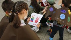 Imagen de archivo, con una actividad con escolares de Ribadavia, para promocionar el Cami�o  MI�oto Ribeiro.