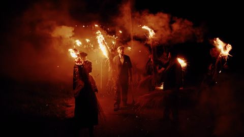 A luz dos fach�s iluminou o percorrido para recoller as pezas de oler�a en Ni�odaguia.
