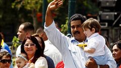 Nicol�s Maduro con su familia tras votar
