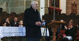 El homenajeado, Alfredo Mart�n, agradeci� el reconocimiento tras recoger la Medalla de Oro. 