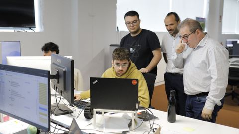 cinfo.Innovando desde Pedralonga. Oficinas de la tecnolgica coruesa Cinfo en la Cidade das TIC, en Pedralonga, donde estaba la antigua fbrica de armas. Cinfo se instal junto con otras compaas en la nave rehabilitada del CSA, el Centro de Servizos Avanzados