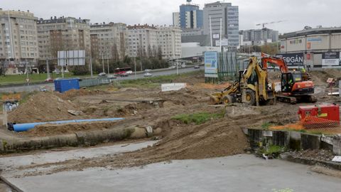 Obras en el acceso a la avenida de Alfonso Molina.