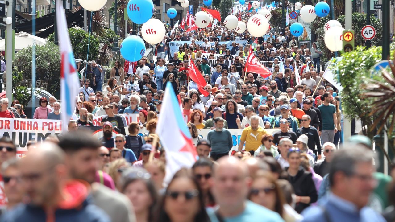 Tres manifestaciones por el Día del Trabajador reclaman en las calles de Vigo la reducción de la jornada laboral y «emprego digno»