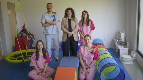 O equipo de profesionais atende a diario nenas e nenos que o precisan así como as súas familias