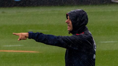 El entrenador del Celta Fortuna, Fredi �lvarez, en el entrenamiento de este domingo.