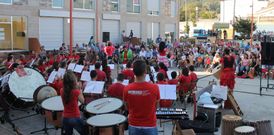 Los actos musicales de la Festa de Santa Minia contaron con mucho p�blico durante la jornada de ayer.