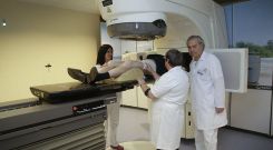 El m�dico carball�s Alfonso Mari�o, en las instalaciones del Oncol�xico 