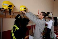 Los bomberos de Barreiros disponi�ndose para una salida.