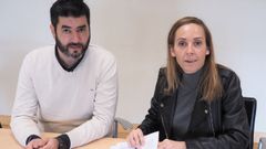 El candidato a la alcald�a de Rianxo, �scar Rial, y la parlamentaria Noa D�az.