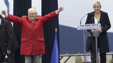 La lder del partido ultraderechista Marine Le Pen y su padre, Jean-Marie Le Pen fundador y miembro honorfico del partido