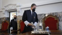 El presidente del Tribunal Superior de Xustiza, seguido del fiscal superior de Galicia, este viernes antes de iniciar el acto de apertura del a�o judicial.