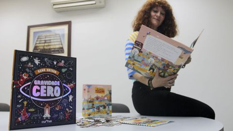 Rena Ortega con sus nuevas publicaciones y el puzle basado en su libro ilustrado sobre el Cami�o