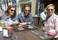 El tiempo anim� a disfrutar, como en la Vinoteca Galicia.