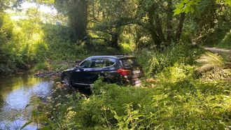Coche que se precipit�al r�o Sar con su coche, en Santiago