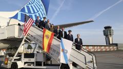 Tripulaci�n y directivos de la aerol�nea United en el vuelo inaugural en Santiago procedente de Nueva York