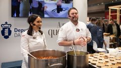 Lara Alvarellos y Fabi�n Mouzo, del restaurante mazaricano O Cami�o Fala, prepararon callos al estilo de Carn�s y alb�ndigas de at�n en salsa verde.