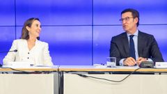 La portavoz del PP en el Congreso, Cuca Gamarra, y el presidente del partido, Alberto N��ez Feijoo, este lunes, en el comit� ejecutivo nacional