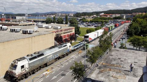 Durante los diez meses en los que funcion�, el tren a Ferrazo se movi� hacia la terminal en horas punta para el tr�fico rodado