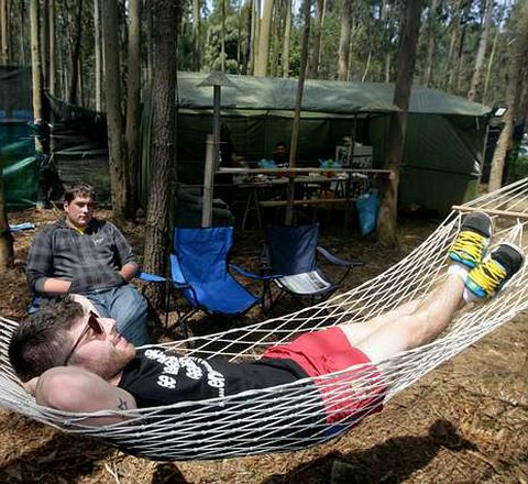 Pandillas y familias se trasladan durante tres d�as al monte.