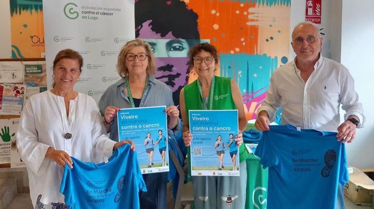 <span lang= gl >A alcaldesa de Viveiro, Mari�a Gueimunde, coa delegada en Viveiro da Asociaci�n Espa�ola Contra o Cancro, Mar�a Rolle, e o presidente do colectivo na provincia de Lugo, Jos� Manuel Rozas, na presentaci�n da charla</span>