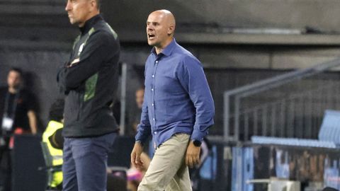 O adestrador do Celta Fortuna, Fredi �lvarez, durante o partido ante o Castell�n.