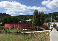 La plaza de toros se ubica entre el Camino de Santiago y la traves�a principal. 