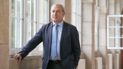 Tom� posando en las dependencias de la Diputaci�n de Lugo