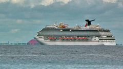 Vista del crucero Carnival Magic al que se le neg� el ingreso de un crucero a la isla de Cozumel