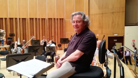 El maestro Jos Ramn Encinar en el ensayo de el concierto-proyeccin Tour de Manivelle