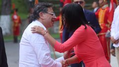 Gustavo Petro saluda a Delcy Rodr�guez a su llegada al palacio de Miraflores