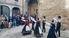 Demostracin de baile galego no Museo Etnolxico de Ribadavia ante o conselleiro de Cultura, Jos Lpez Campos