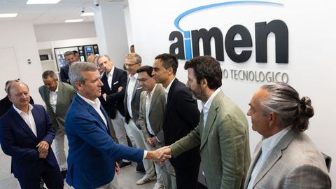 El presidente de la Xunta, Alfonso Rueda, en su llegada a la inauguraci�n de Aimen en O Porri�o.