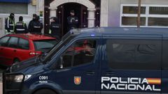 Agentes en el registro de una vivienda en Vilanova