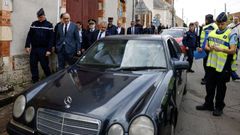 El ministro de defensa franc�s, vista Bourges, cerca de donde se celebraba la rave