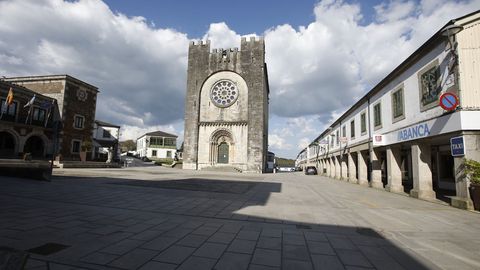 La plaza mayor de Portomarn sin ninguna actividad