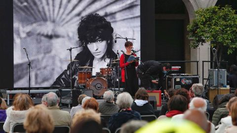 Acto de homenaxe a Xela Arias en Pontevedra, que misturou poesa e msica