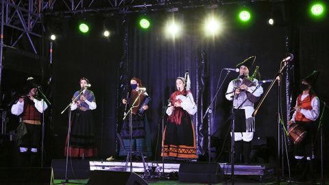El Domingo das Mozas empez� el s�bado por la noche, con el XVIII Festival de Cultura Tradicional, que se celebr� en Augas F�rreas