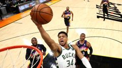 Antetokounmpo fue el mejor del choque pero no consigui� batir a los Suns, que volvieron a tener al veterano Chris Paul al mando