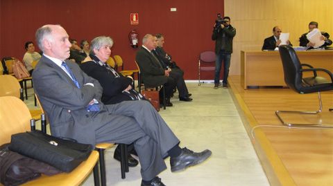 Alemany y Gallego, en primer plano, ante el tribunal