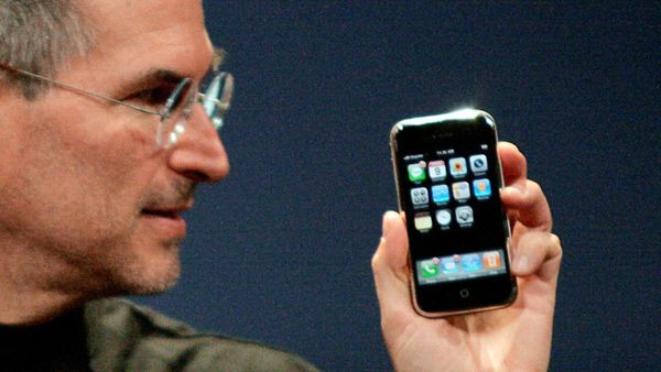 El iPod, precusor del iPhone, ha vuelto ser un objeto preciado para los amantes de la m�sica
