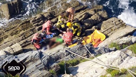 Arriesgado rescate en helic�ptero, en El Franco