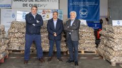 El presidente del Banco de Alimentos de Ourense, Cecilio Santalices, con el presidente del Inorde, Rosendo Fernndez, y el de la Diputacin, Luis Menor.