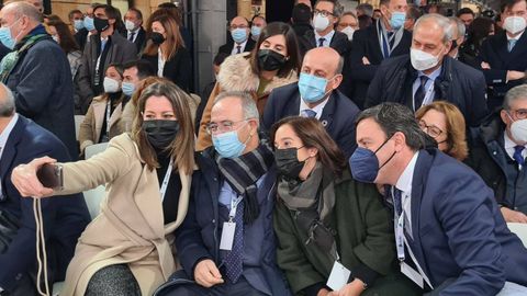 Lara M�ndez, junto a otros alcaldes socialistas, Gonz�lez Formoso y Jos� Tom�