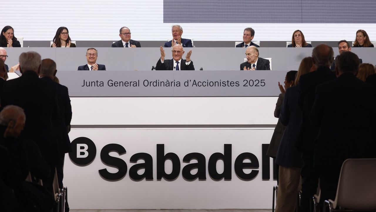 La opa del BBVA sobre el Sabadell eleva la presión sobre los accionistas
