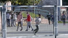 Ni�os jugando en el CEIP Campolongo tras la vuelta de las vacaciones de Navidad