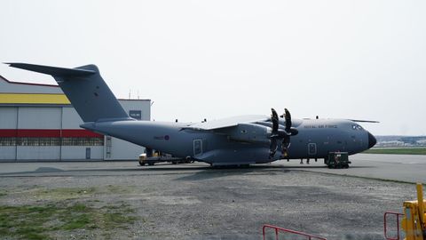 Un avin de la Royal Air Force llegando a Canad